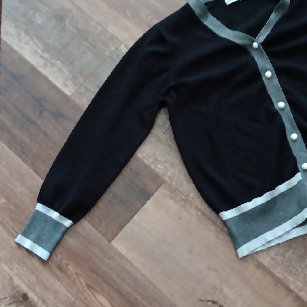 Cardigan - Picture 3 of 7